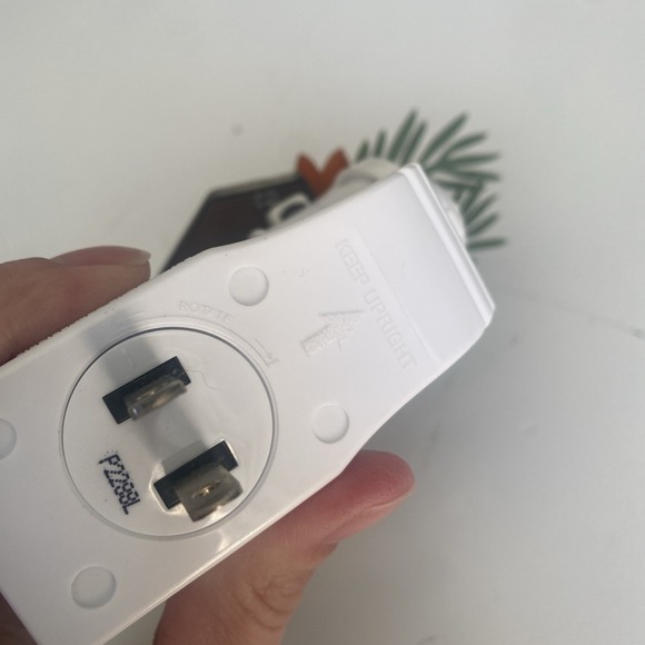 Bath & Body Works SUCCULENT GEOMETRIC PLANTER Wallflower Plug In Holder Set Of 2 - Picture 6 of 12